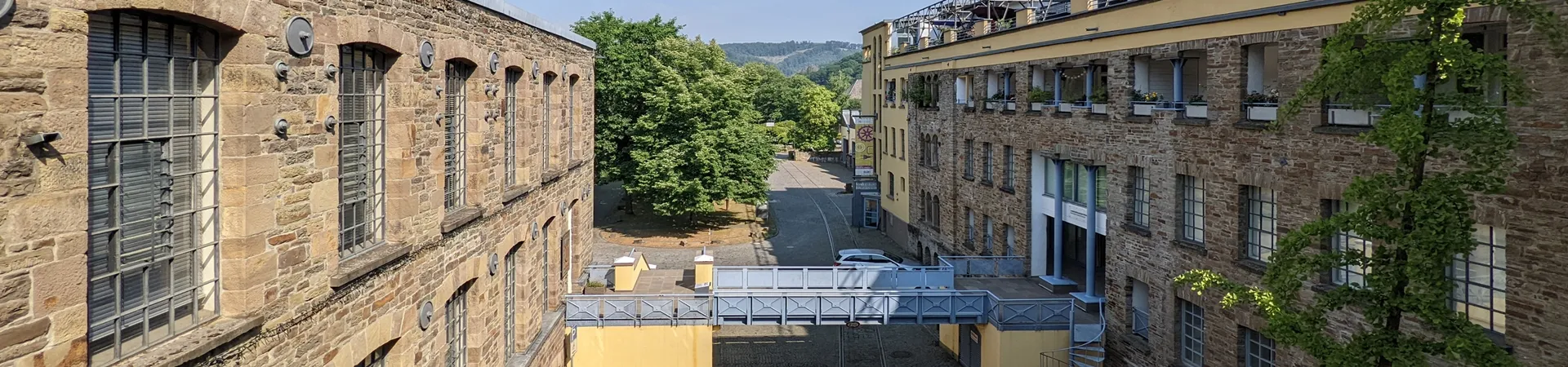 Frühling - Sommer: Blick aus Trauzimmer 2022
