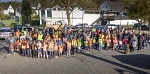 Gruppenfoto der helfenden Menschen beim Umwelttag auf dem Plan de Cuques Platz