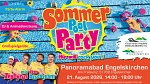 Bunt gestaltetes Werbeplakat für eine „Sommer Pool Party“ im Panoramabad Engelskirchen. Im Hintergrund ist ein Schwimmbecken aus der Vogelperspektive mit Menschen und großen Schwimmreifen zu sehen. Zentral steht in großen bunten Buchstaben „Sommer Pool Party“. Links werden die Angebote „Party-Alarm“, „DJ & Animationsteam“ sowie „Großspielgeräte“ hervorgehoben. Unten links ist das „Zephyrus Discoteam“ mit vier Personen in gelben Shirts abgebildet. Rechts befinden sich die Logos des Fördervereins Freibad Engelskirchen e. V. und der Gemeinde Engelskirchen. Unten stehen die Veranstaltungsdaten: Panoramabad Engelskirchen, Am Freibad 2, 51766 Engelskirchen, am 21. August 2026 von 14:00 bis 18:00 Uhr.